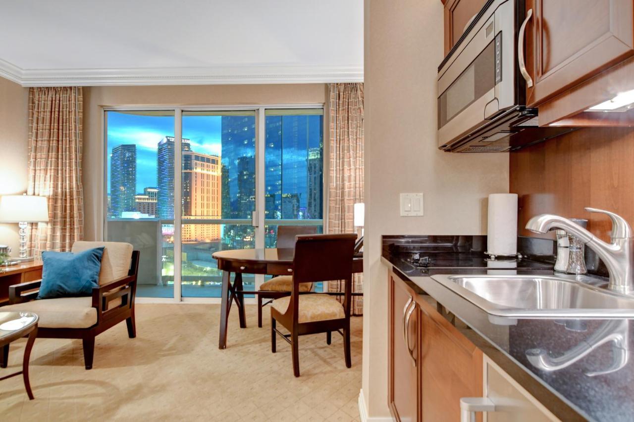 Balcony Full Strip View Suite Mgm Signature Free Valet Las Vegas Exterior foto