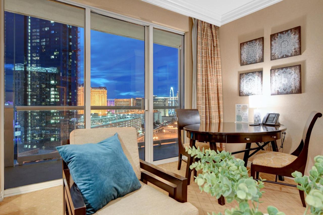 Balcony Full Strip View Suite Mgm Signature Free Valet Las Vegas Exterior foto