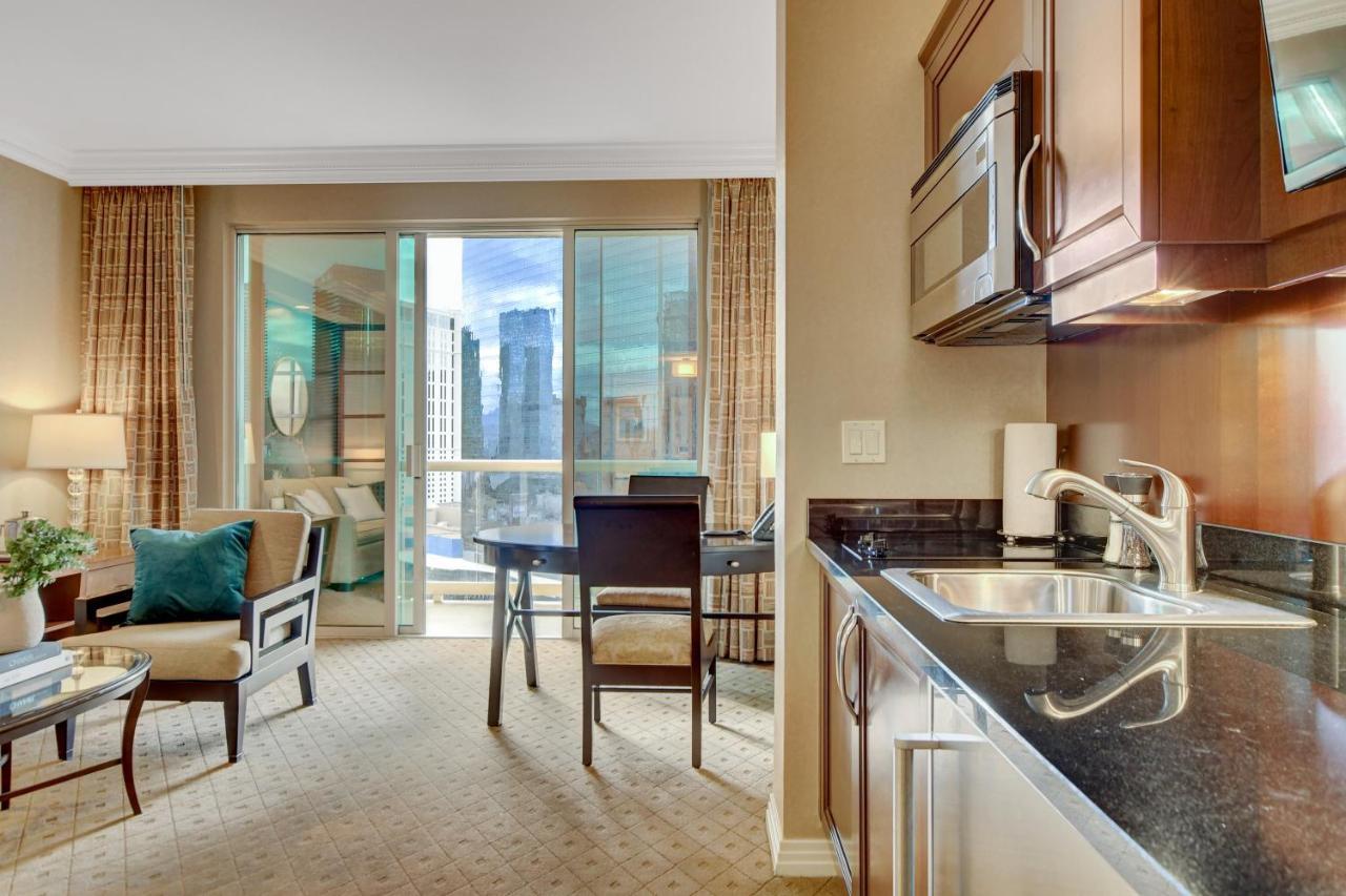 Balcony Full Strip View Suite Mgm Signature Free Valet Las Vegas Exterior foto